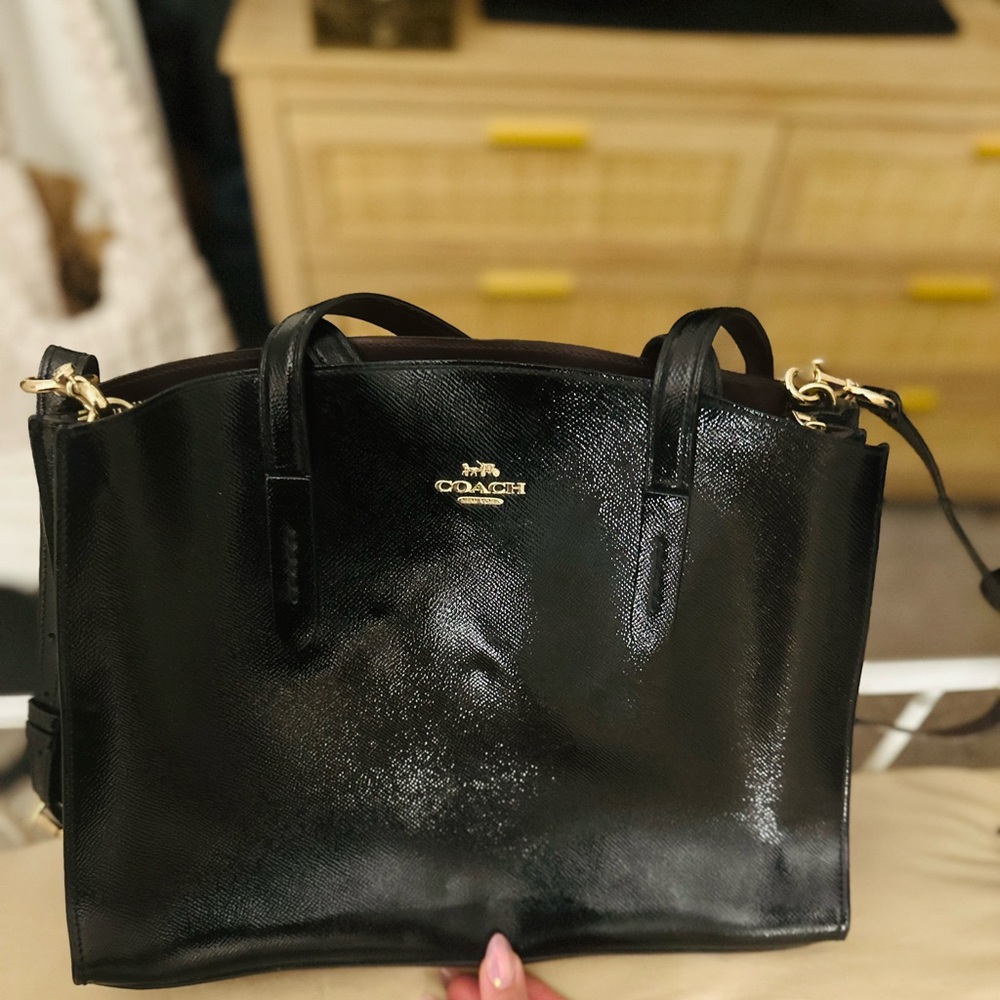 Leather coach shoulder bag
No marks or tears